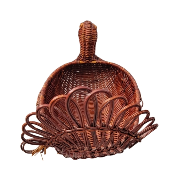 Vintage Straw Wicker Thanksgiving Decor Turkey Basket Table Piece - Picture 4 of 7